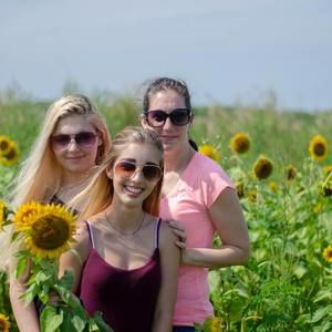 Meet your Posher, Carmela